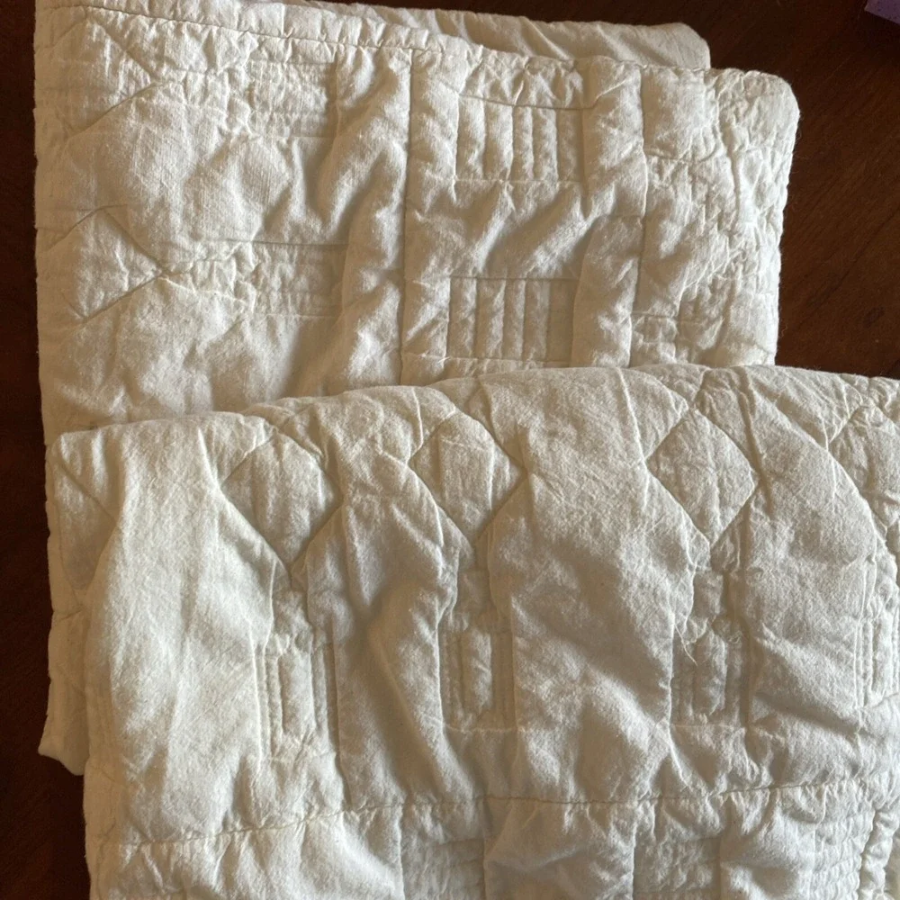 West Elm Pottery Barn white fluffy 26‎ x 26 pillow shams set of 2
